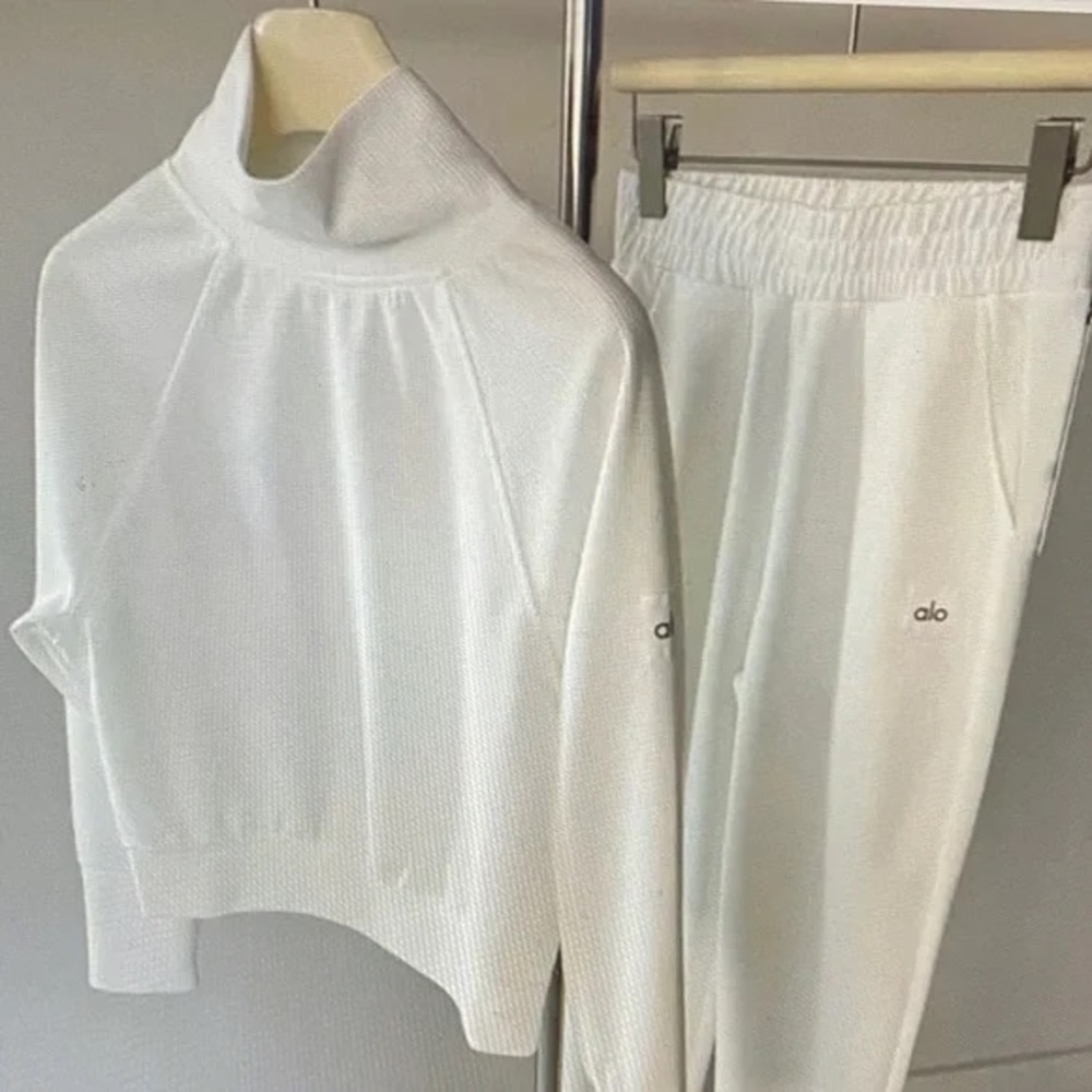 ALO Yoga Women's Cream Cowl Neck Sweater